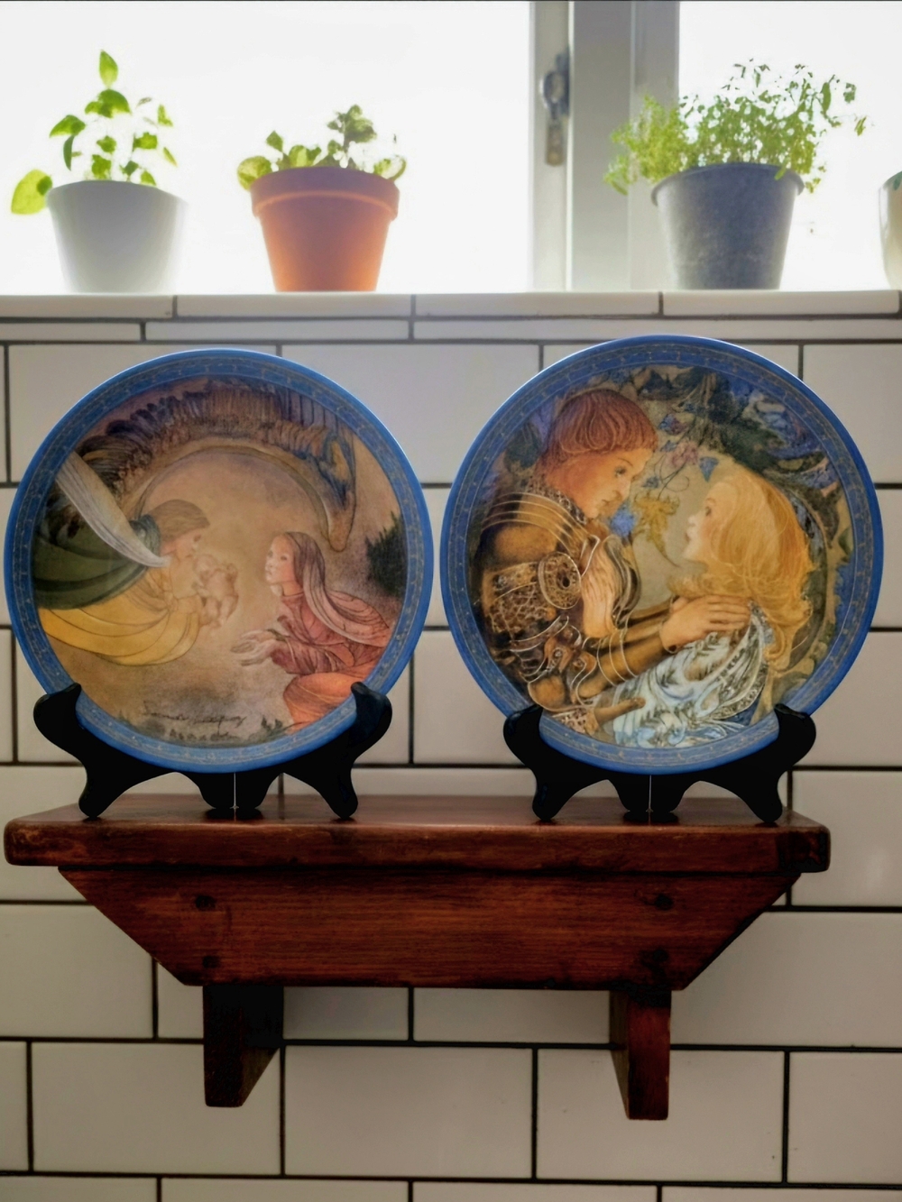 Decorative porcelain collector plates "Sulamith's Love Song"produced by Königsz